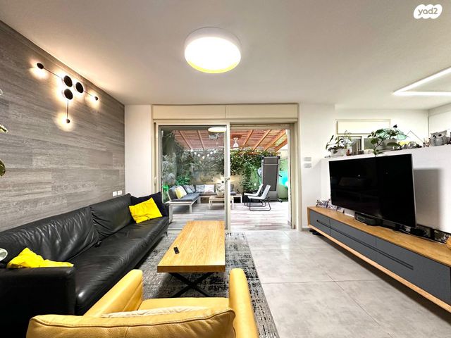 דירת גן, קרית שרת מערב, חולון