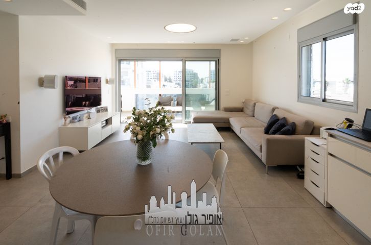 דירה, הרצליה