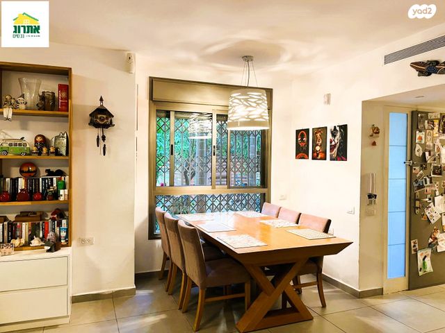 דירת גן, צור יצחק