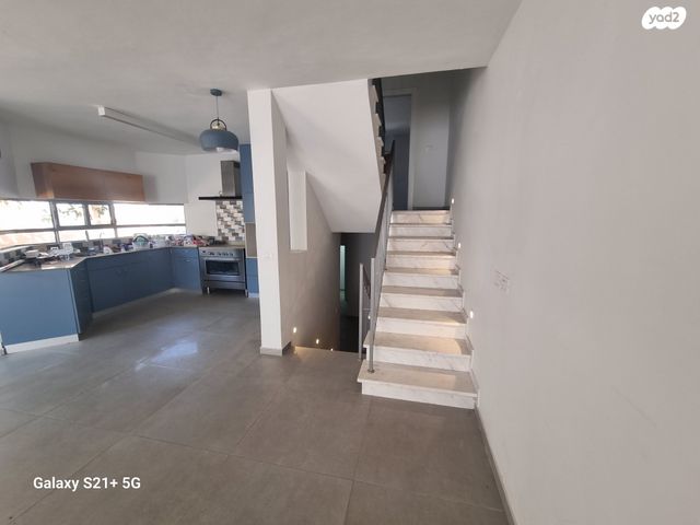 דו משפחתי, אירוס, שערי תקווה, שערי תקווה