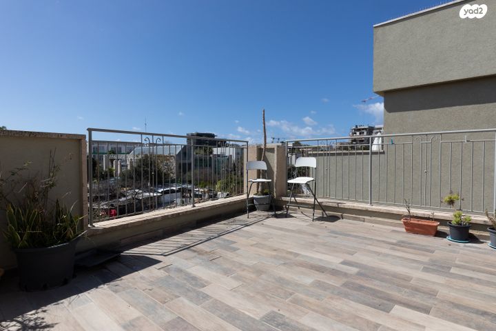 גג/ פנטהאוז, שמואל ירחינאי, צהלון, שיכוני חסכון, תל אביב יפו