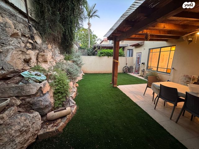 דו משפחתי, צור יגאל, כוכב יאיר / צור יגאל