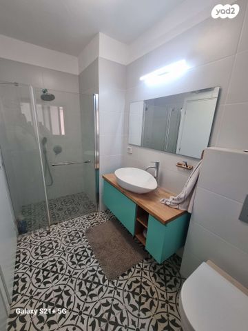 דו משפחתי, אירוס, שערי תקווה, שערי תקווה