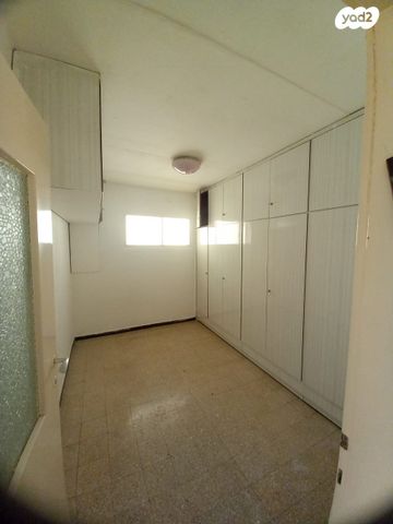 דירה, עמנואל אולסבנגר, קרית היובל, ירושלים