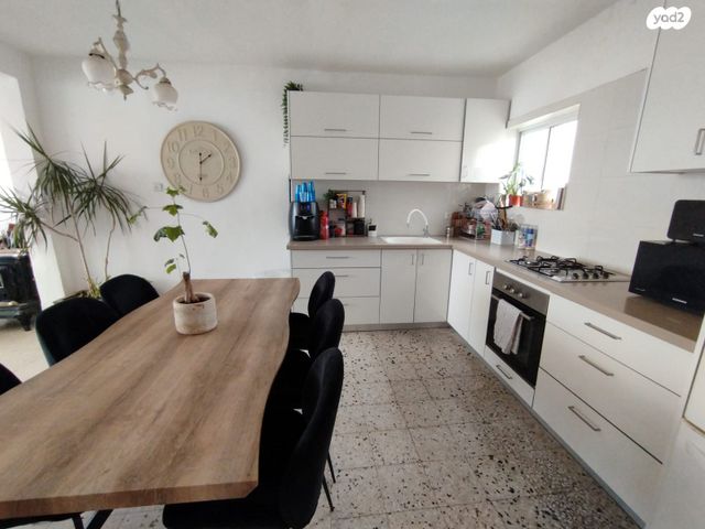 דירת גן, שטרית, שיכון ב, טבריה