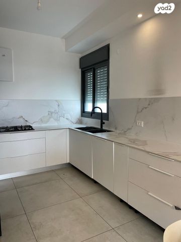 דירת גן, דולב, יצחק שמיר, נהריה