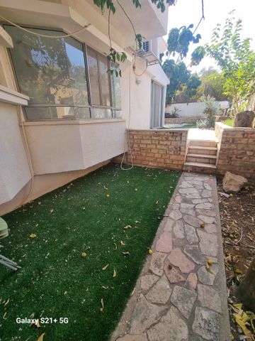 דו משפחתי, אירוס, שערי תקווה, שערי תקווה