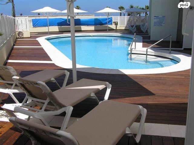 דירה, אלי לנדאו, הרצליה פיתוח, הרצליה