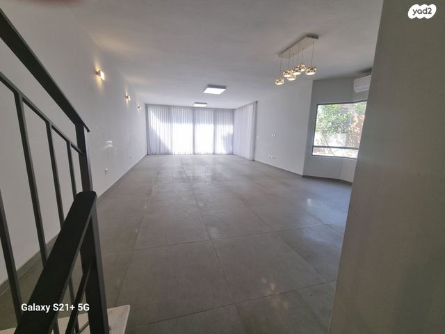 דו משפחתי, אירוס, שערי תקווה, שערי תקווה