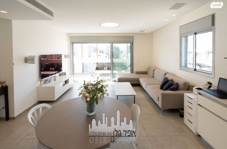 דירה, הרצליה