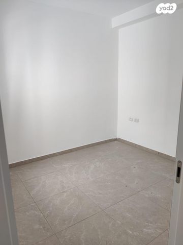 דירה, שרה אהרונסון, אזור הבילויים, רמת גן