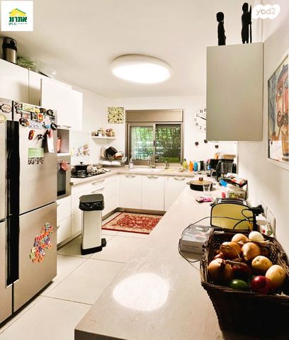 דירת גן, צור יצחק