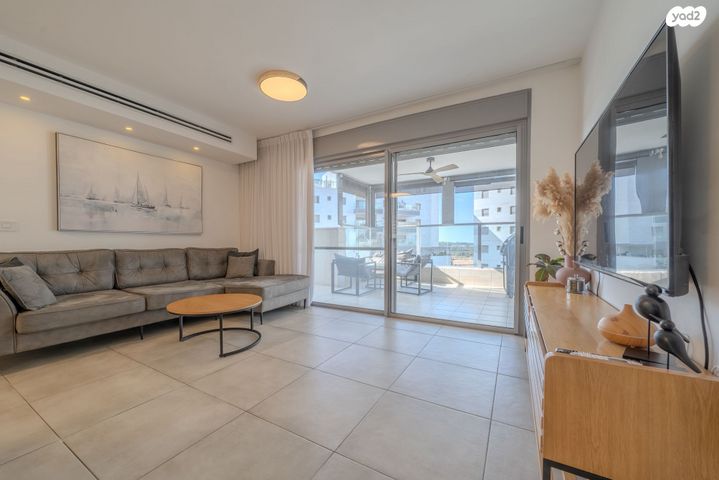 דירה, הקהילה 30, בצוותא, חריש