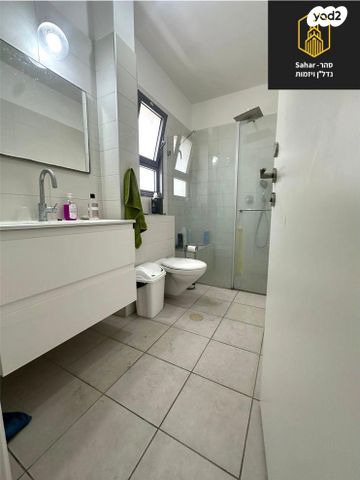 דירה, אלפי מנשה