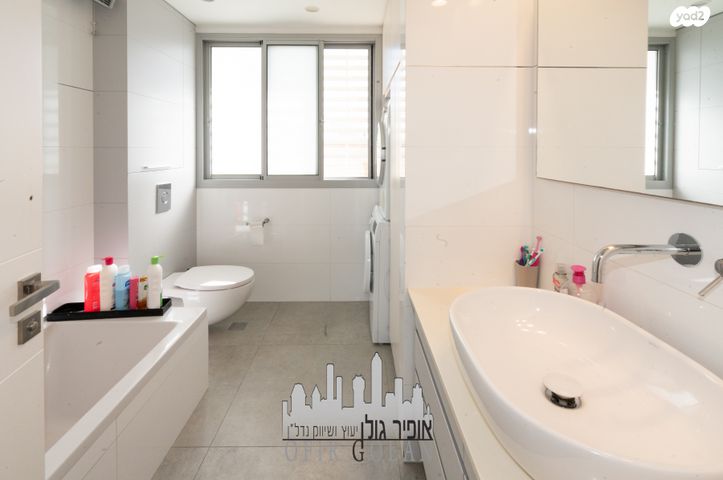 דירה, הרצליה