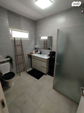 דירת גן, שטרית, שיכון ב, טבריה