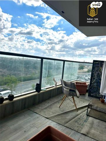 דירה, אלפי מנשה