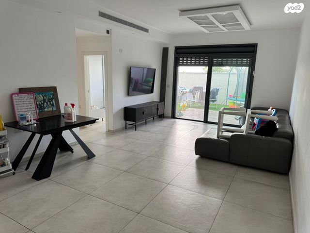 דירת גן, דולב, יצחק שמיר, נהריה