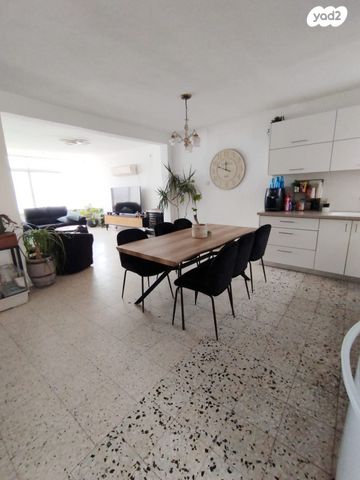 דירת גן, שטרית, שיכון ב, טבריה