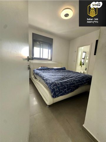 דירה, אלפי מנשה