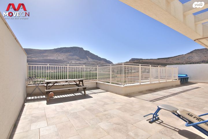 טריפלקס, האשכולית 1, מגדל, מגדל