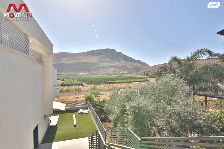 טריפלקס, האשכולית 1, מגדל, מגדל