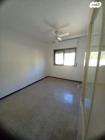 דירה, עמנואל אולסבנגר, קרית היובל, ירושלים