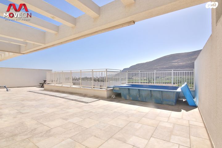 טריפלקס, האשכולית 1, מגדל, מגדל