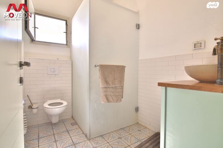 טריפלקס, האשכולית 1, מגדל, מגדל