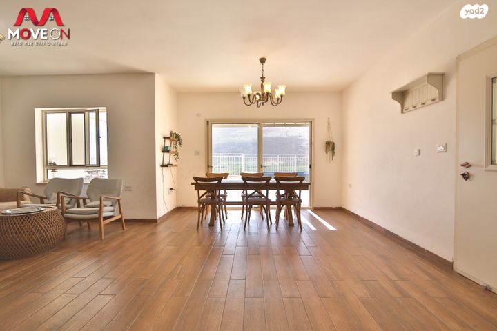 טריפלקס, האשכולית 1, מגדל, מגדל