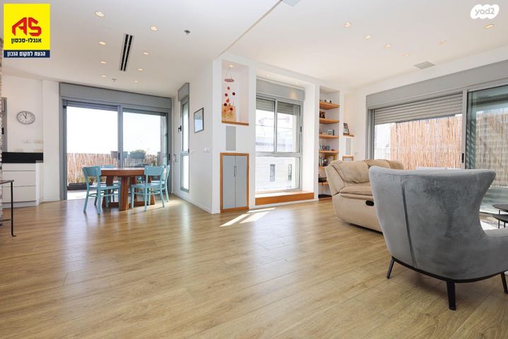 גג/ פנטהאוז, מבצע קדש, רעננה