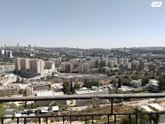 דירה, הרב עוזיאל, בית וגן, ירושלים