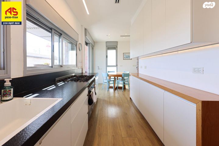 גג/ פנטהאוז, מבצע קדש, רעננה