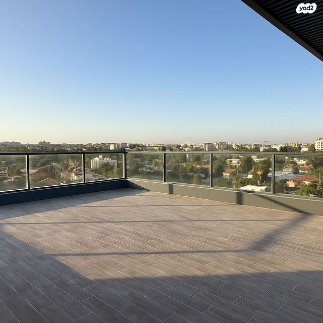 מאה ושישים 11