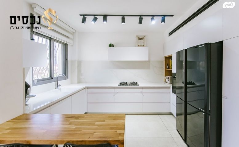 דירה, מנחם רצון, פתח תקווה