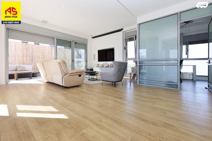 גג/ פנטהאוז, מבצע קדש, רעננה