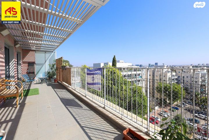 גג/ פנטהאוז, מבצע קדש, רעננה