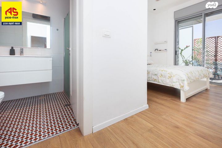 גג/ פנטהאוז, מבצע קדש, רעננה