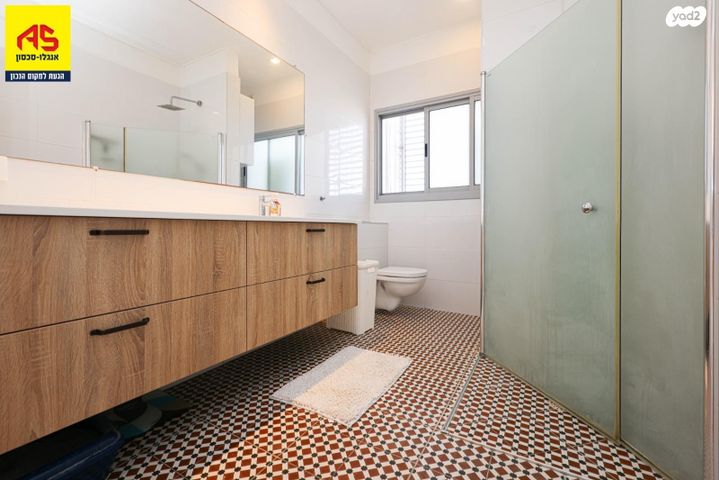 גג/ פנטהאוז, מבצע קדש, רעננה