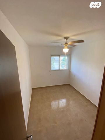 דירה, גיורא יוספטל, גיורא, טירת כרמל