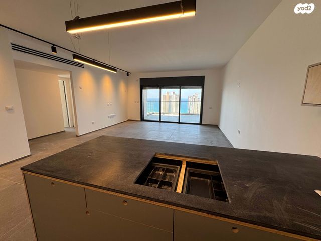 דירה, אמנון ליפקין שחק, נוף הטיילת, נתניה