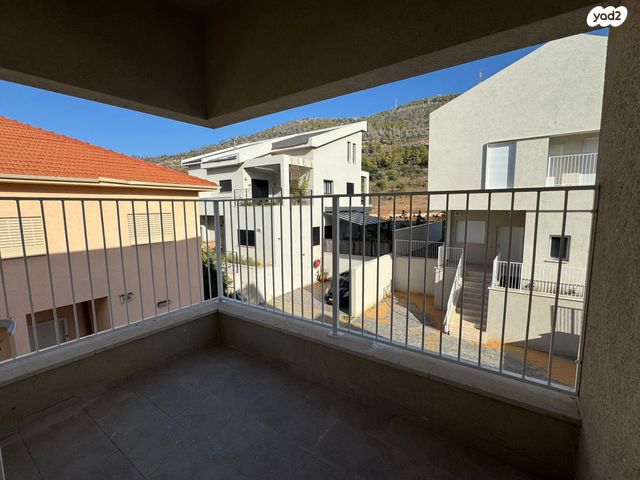 דו משפחתי, חורשת האקליפטוס, אדמית / יערית, שלומי