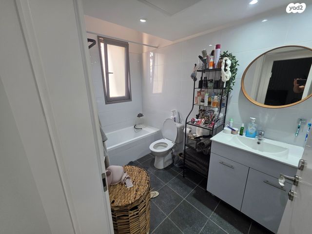 דירה, שיר השירים, גן יבנה מערב, גן יבנה