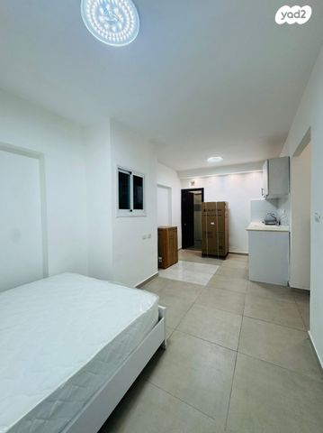 שלום שבזי 21