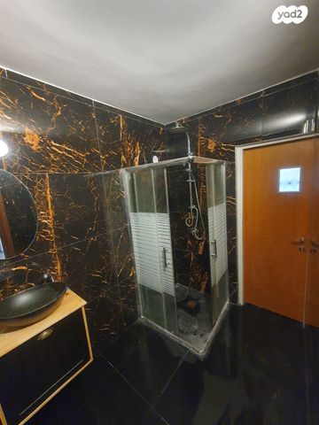 דירה, רחבת הרב עוזיאל, שכונה י"א, באר שבע