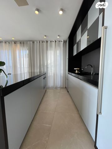 גג/ פנטהאוז, נמל יפו 12, עג'מי, גבעת העליה, תל אביב יפו