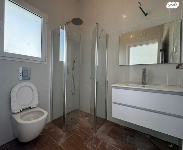 דו משפחתי, חורשת האקליפטוס, אדמית / יערית, שלומי