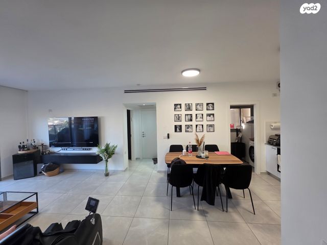 דירה, שיר השירים, גן יבנה מערב, גן יבנה