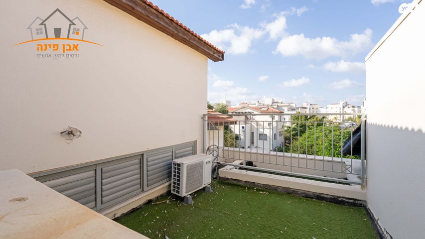 דו משפחתי, דולב, גדרה הצעירה, גדרה