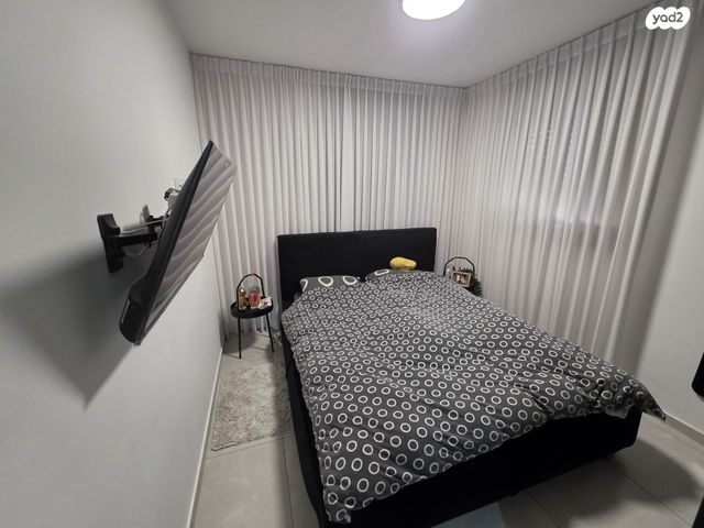 דירה, שיר השירים, גן יבנה מערב, גן יבנה